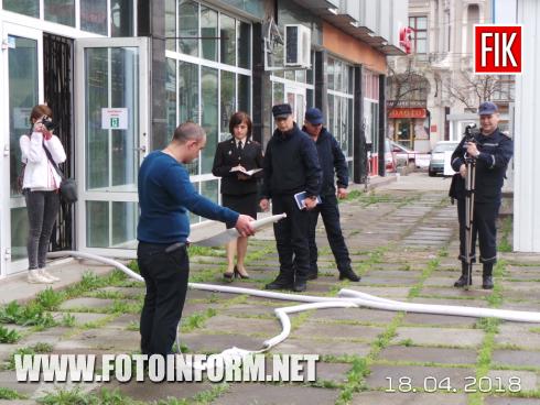 Сьогодні, 18 квітня, Управлінням ДСНС в Кіровоградській області проводиться перевірка щодо дотримання вимог пожежної безпеки у приміщенні ТЦ «Сільпо»