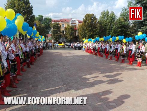 23 августа возле памятника Тараса Шевченко состоялись праздничные мероприятия, посвященные Дню государственного флага Украины.
