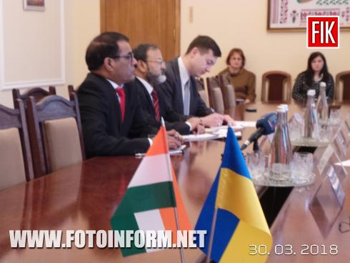 Сьогодні, 30 березня, в конференц-залі голова ОДА зустрівся з делегацією Посольства Республіки Індія в Україні.