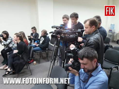 Сьогодні у Кропивницькому в прес-клубі вже традиційно відбувається марафон у день виборів, повідомляє FOTOINFORM.NET